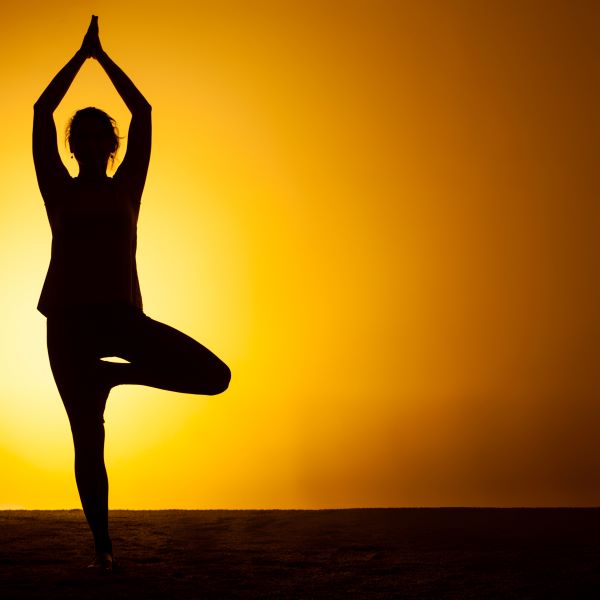 woman-practicing-yoga-sunset-light2